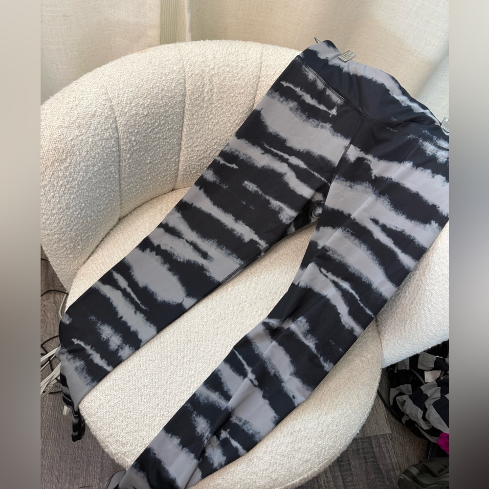 Stylish Black and Gray Leggings